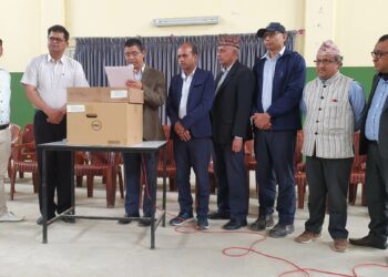 सुर्य नेपालद्वारा बिद्यालयलाई कम्प्युटर सहयोग