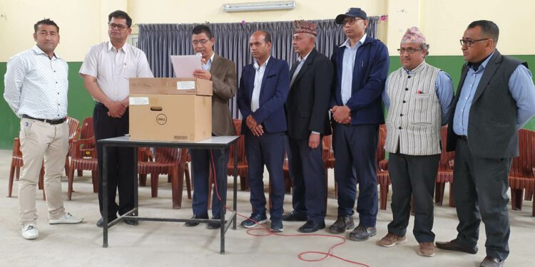 सुर्य नेपालद्वारा बिद्यालयलाई कम्प्युटर सहयोग
