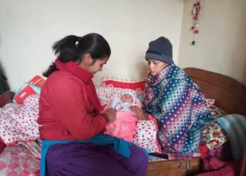 घरमै सुत्केरी आमा र बच्चाको स्वास्थ जाँच
