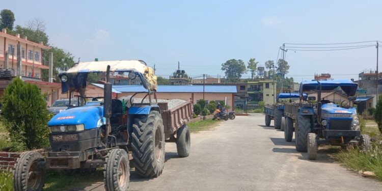 अबैध उत्खनन्मा संगल्न ३ ट्याक्टर नियन्त्रणमा