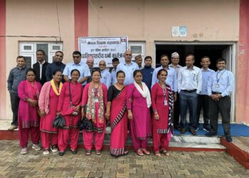 शिक्षकले नगरपालिकामा दिए धर्ना