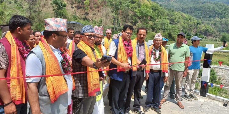 गुवेखाेलामा मोटरेबल पुलको उद्घाटन