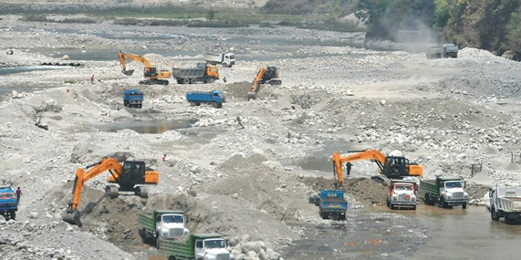 अवैध उत्खननमा संलग्न ५ सवारी नियन्त्रणमा
