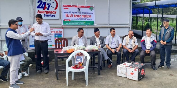 विपिको जन्मजयन्तीमा विरामीलाई फलफूल वितरण